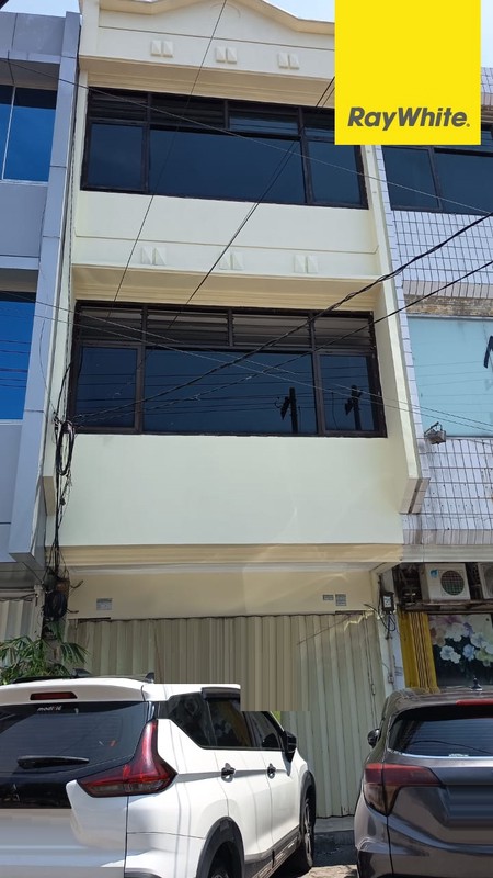 Disewakan Ruko 3 lantai di Jalan Dharmahusada Surabaya
