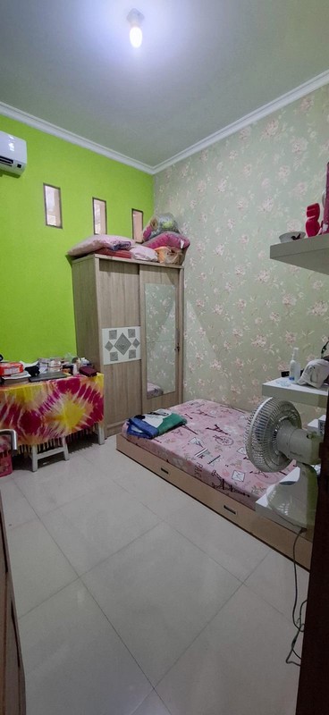 Take Over Rumah Nyaman Strategis Hadap Taman Dekat Familia Urban