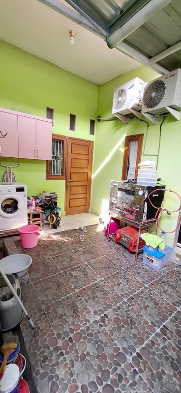 Take Over Rumah Nyaman Strategis Hadap Taman Dekat Familia Urban