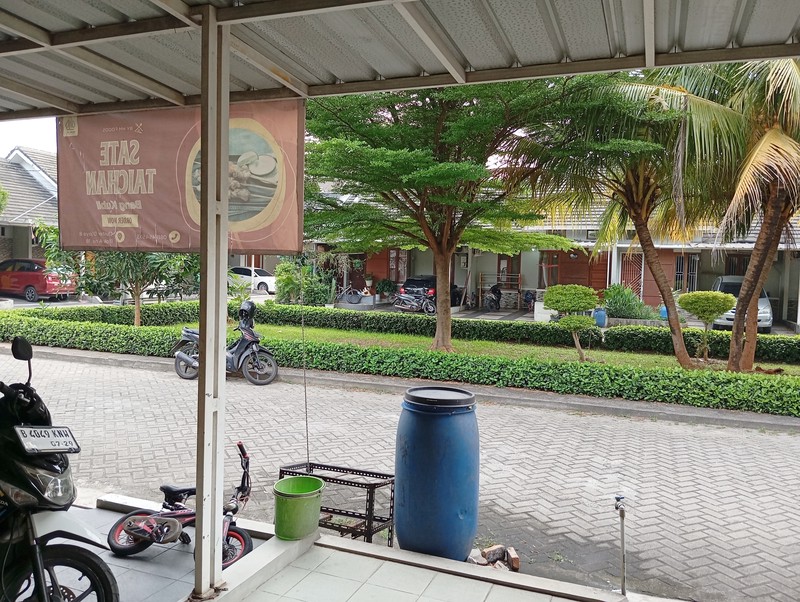 Take Over Rumah Nyaman Strategis Hadap Taman Dekat Familia Urban