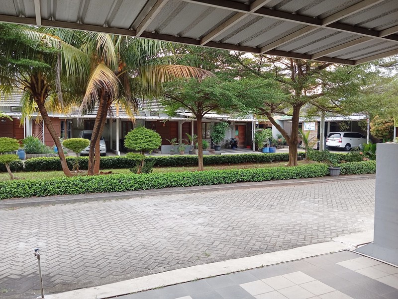 Take Over Rumah Nyaman Strategis Hadap Taman Dekat Familia Urban