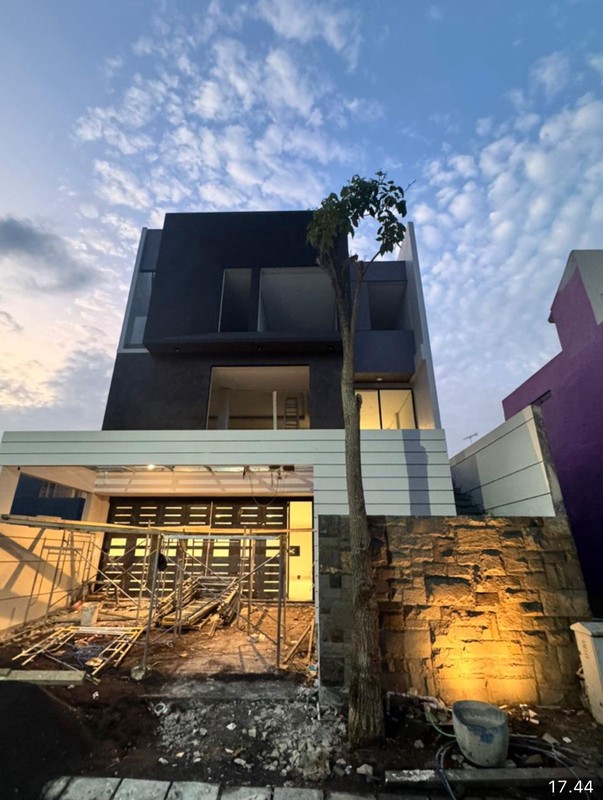 Dijual Rumah Mewah Greenwood Citraland Surabaya - Desain Elegan Material Premium  