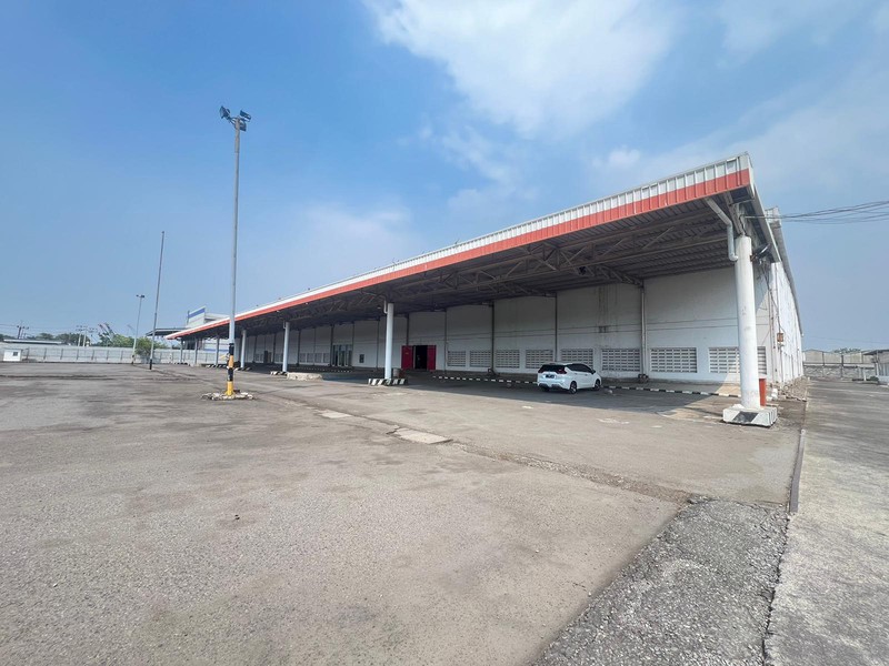 DISEWAKAN CEPAT Gudang Siap Pakai Fasilitas Loading Dock di Margomulyo Surabaya