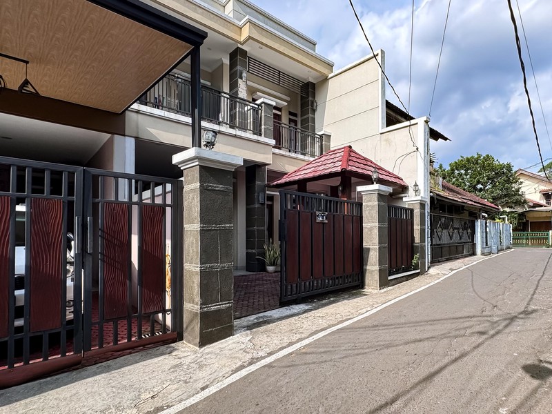 Rumah siap huni hanya 5 menit ke pintu tol di jln haji Riman Ujung Limo Depok 