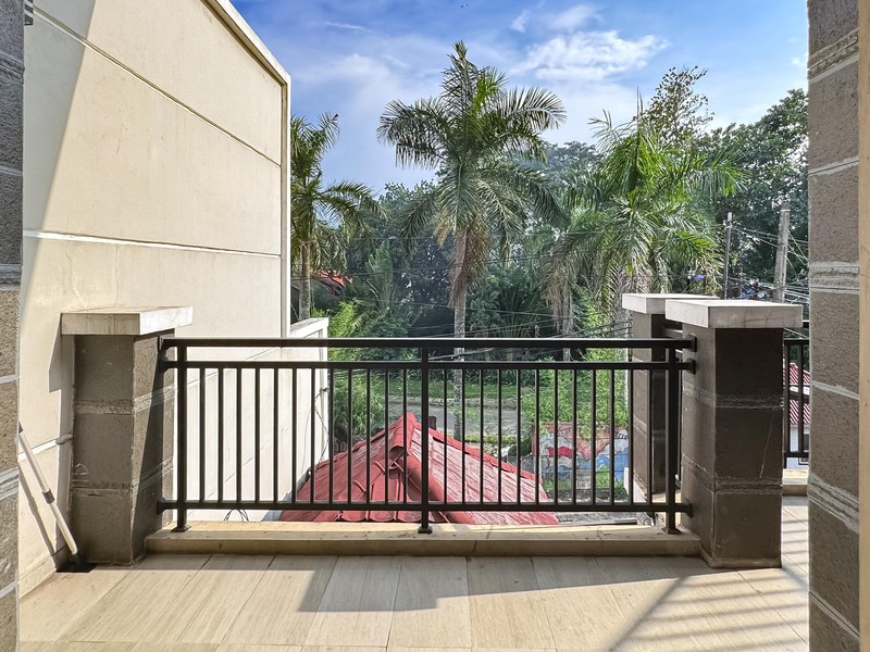 Rumah siap huni hanya 5 menit ke pintu tol di jln haji Riman Ujung Limo Depok 