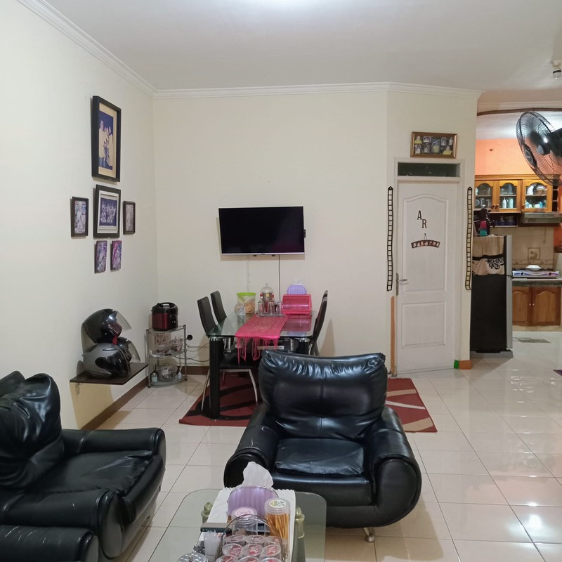 Dijual rumah dengan akses mudah ke berbagai fasilitas umum di Ki Town House Jalan haji Riman kecamatan limo Depok 