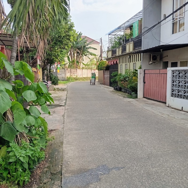 Dijual rumah dengan akses mudah ke berbagai fasilitas umum di Ki Town House Jalan haji Riman kecamatan limo Depok 