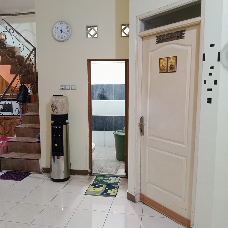 Dijual rumah dengan akses mudah ke berbagai fasilitas umum di Ki Town House Jalan haji Riman kecamatan limo Depok 