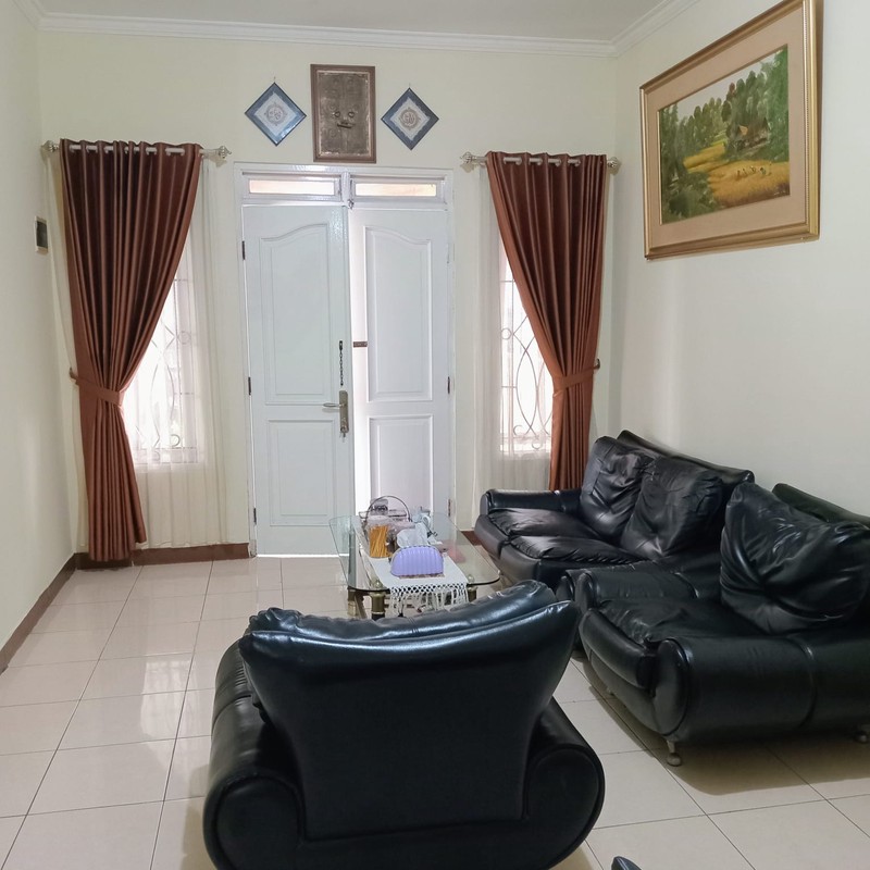 Dijual rumah dengan akses mudah ke berbagai fasilitas umum di Ki Town House Jalan haji Riman kecamatan limo Depok 