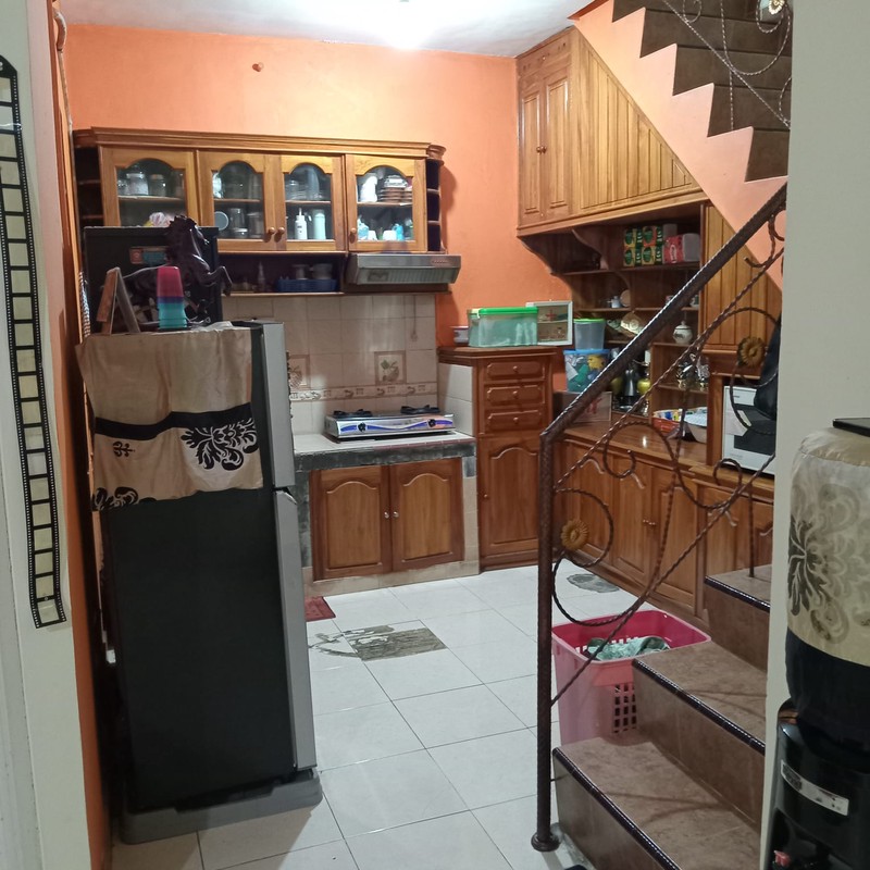 Dijual rumah dengan akses mudah ke berbagai fasilitas umum di Ki Town House Jalan haji Riman kecamatan limo Depok 