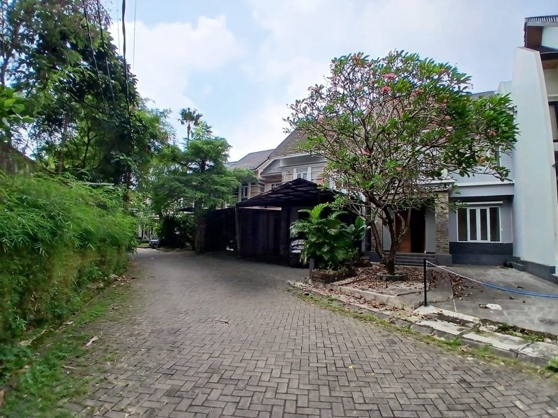 Disewakan rumah 2 tingkat dalam cluster di bintaro hanya 5 menit dari pintu 3 tol