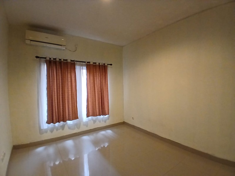 Disewakan rumah 2 tingkat dalam cluster di bintaro hanya 5 menit dari pintu 3 tol