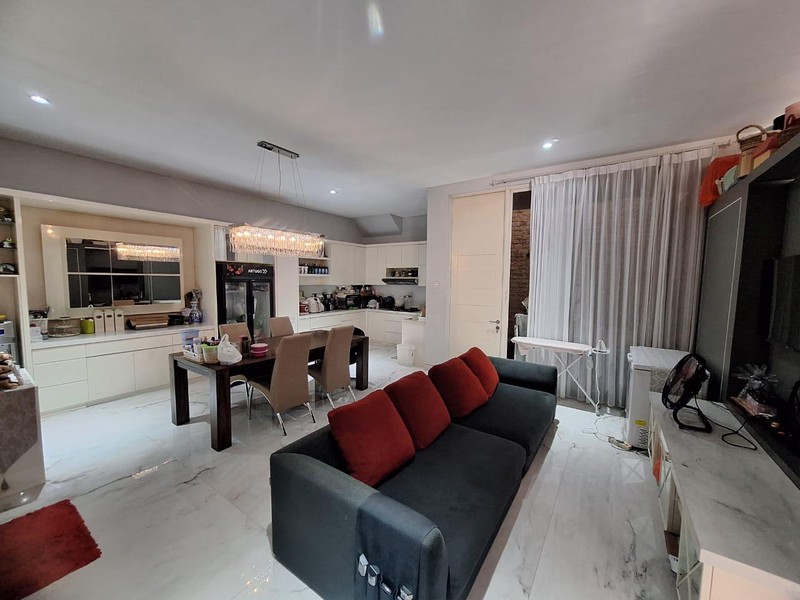 Jual Rumah Pakuwon City Malibu Beach Siap Huni