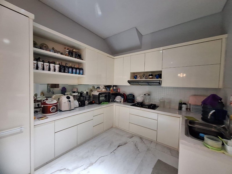 Jual Rumah Pakuwon City Malibu Beach Siap Huni