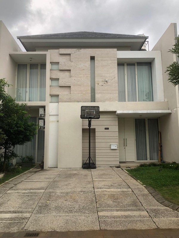 Jual Rumah Pakuwon City Malibu Beach Siap Huni