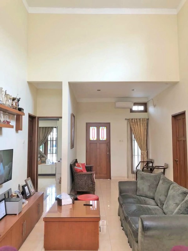 Rumah Bagus Siap Huni 2 Lantai Siap Huni KT 3+1 KM 2+1 Surat SHM