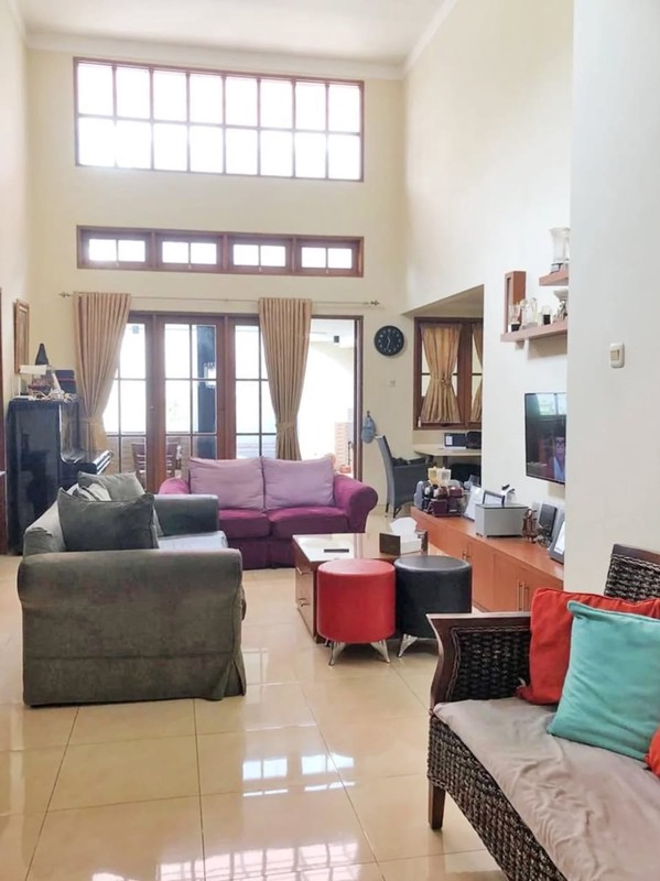 Rumah Bagus Siap Huni 2 Lantai Siap Huni KT 3+1 KM 2+1 Surat SHM