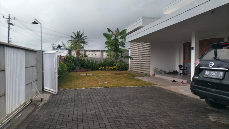 Tanah Luas Bonus Rumah Tinggal Modern Lokasi Strategis Dekat Kampus UII - Ngaglik Sleman 