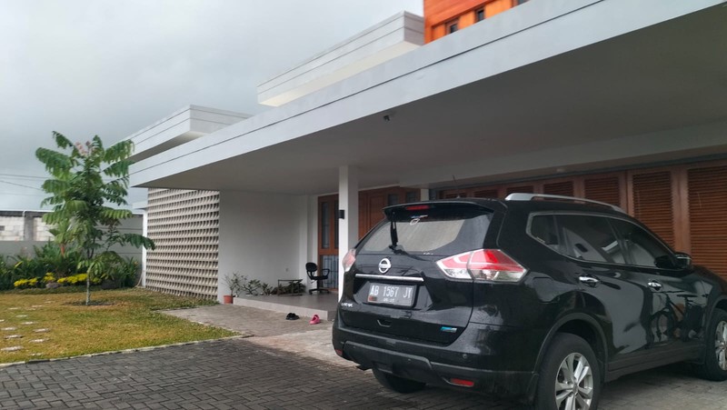 Tanah Luas Bonus Rumah Tinggal Modern Lokasi Strategis Dekat Kampus UII - Ngaglik Sleman 