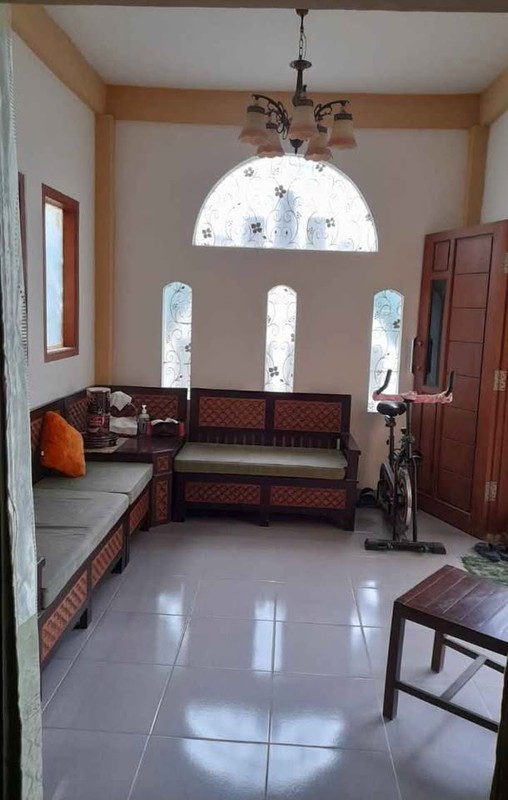 Dijual Rumah Full Furnish di Jalan Ketintang Surabaya Barat