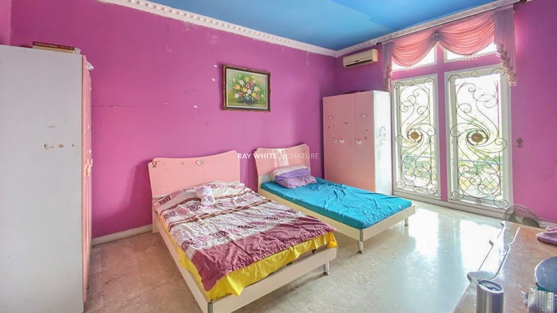 Rumah Mewah 3 Lantai Siap Huni di Kramat Lontar, Senen