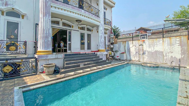 Rumah Mewah 3 Lantai Siap Huni di Kramat Lontar, Senen