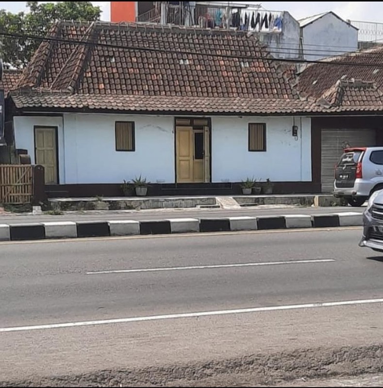 Tanah Luas Bonus Rumah Di Mangku Jalan Raya Utama Magelang-Jogja