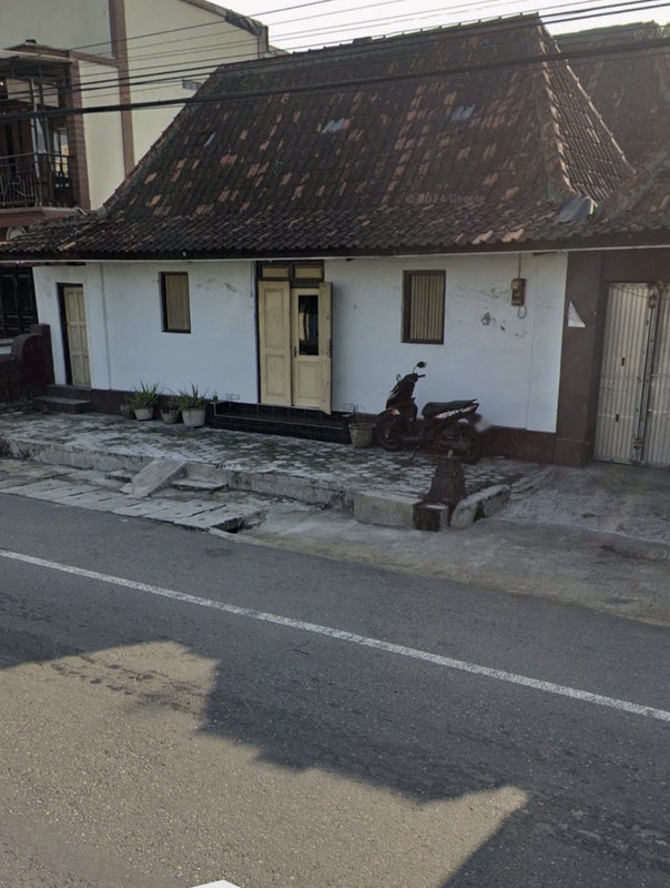 Tanah Luas Bonus Rumah Di Mangku Jalan Raya Utama Magelang-Jogja