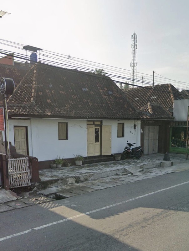 Tanah Luas Bonus Rumah Di Mangku Jalan Raya Utama Magelang-Jogja