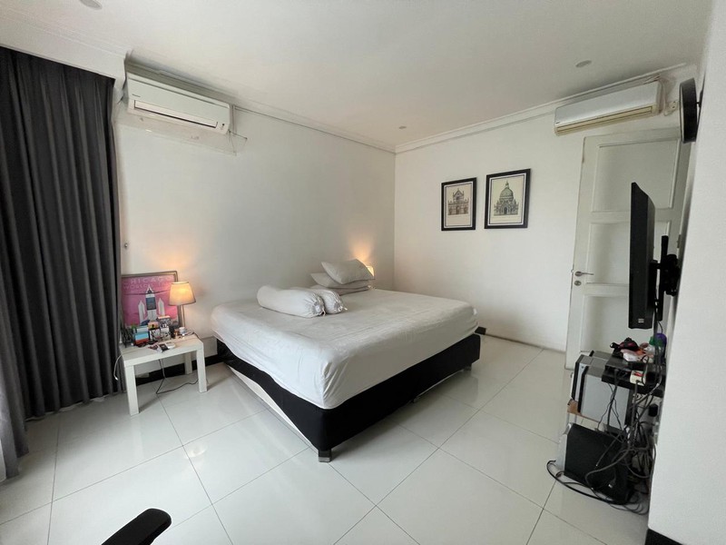 Rumah Cantik Di Bintaro Jaya dengan KT 3+1 KM 2+1 Siap Huni SHM