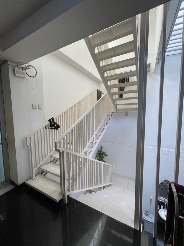 Rumah Cantik Di Bintaro Jaya dengan KT 3+1 KM 2+1 Siap Huni SHM