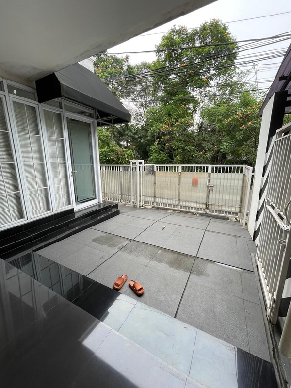 Rumah Cantik Di Bintaro Jaya dengan KT 3+1 KM 2+1 Siap Huni SHM