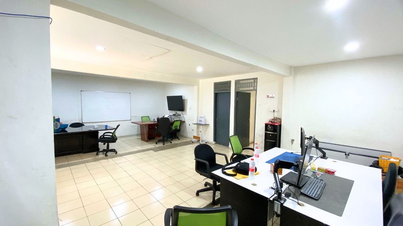 Rumah Hitung Tanah Lokasi Strategis Akses 2 Mobil di Tebet