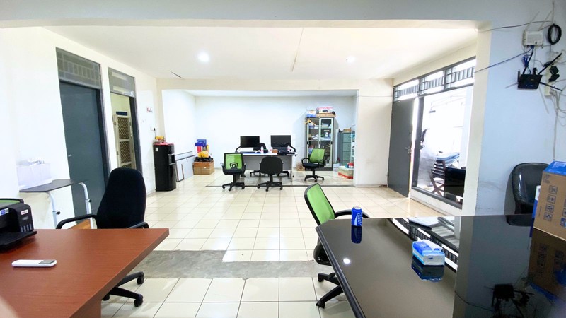 Rumah Hitung Tanah Lokasi Strategis Akses 2 Mobil di Tebet