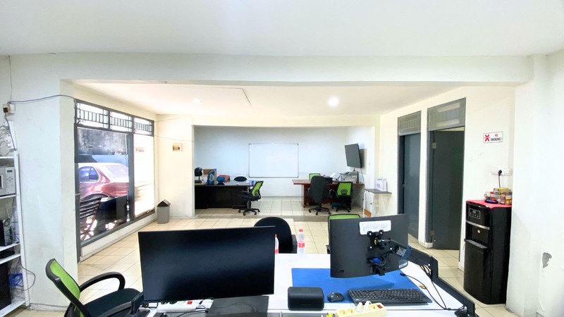 Rumah Hitung Tanah Lokasi Strategis Akses 2 Mobil di Tebet