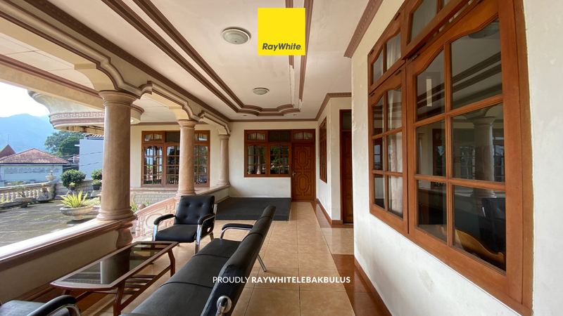 Dijual Cepat! Villa Mewah+Ruko di Jalan Raya Puncak, Jawa Barat