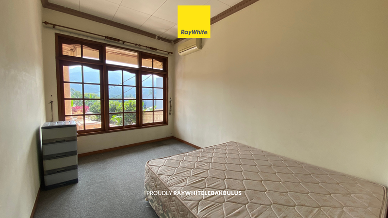 Dijual Cepat! Villa Mewah+Ruko di Jalan Raya Puncak, Jawa Barat