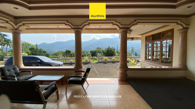 Dijual Cepat! Villa Mewah+Ruko di Jalan Raya Puncak, Jawa Barat