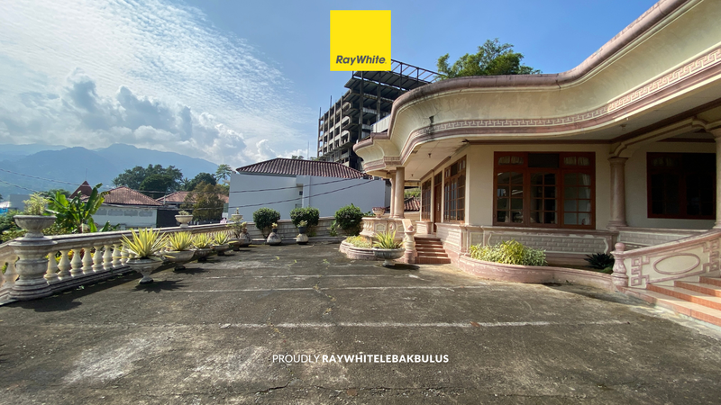 Dijual Cepat! Villa Mewah+Ruko di Jalan Raya Puncak, Jawa Barat