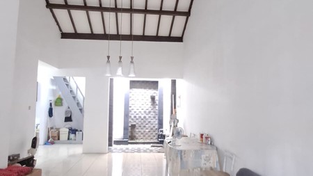 Rumah Cantik 1½ Lantai di Ciputat dengan KT 3 KM 2 Surat SHM