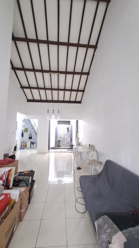 Rumah Cantik 1½ Lantai di Ciputat dengan KT 3 KM 2 Surat SHM