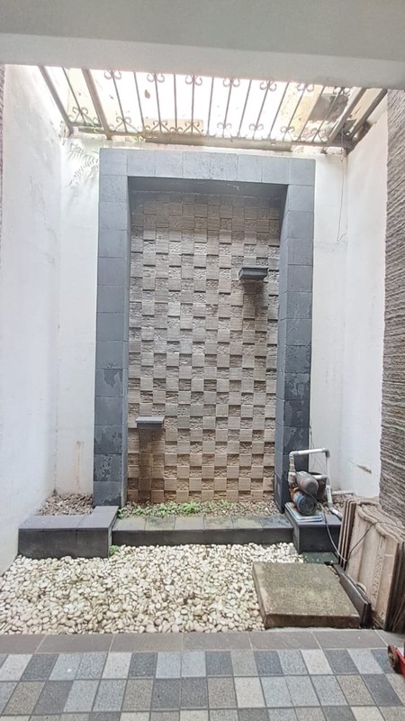 Rumah Cantik 1½ Lantai di Ciputat dengan KT 3 KM 2 Surat SHM