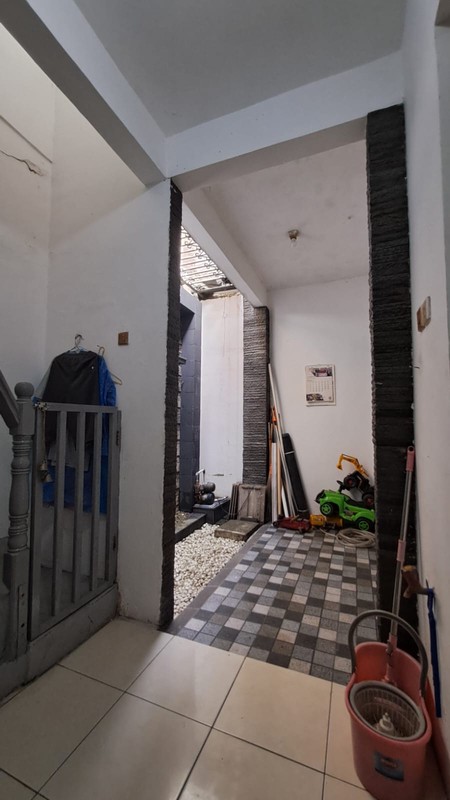 Rumah Cantik 1½ Lantai di Ciputat dengan KT 3 KM 2 Surat SHM