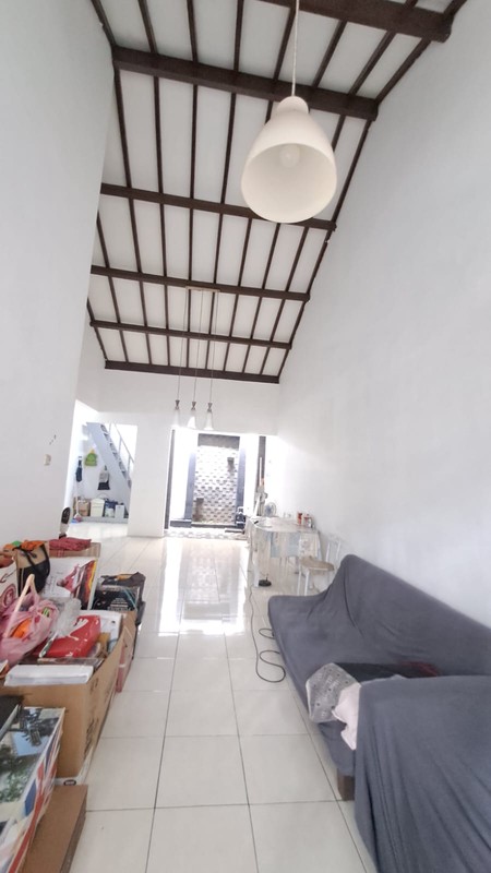 Rumah Cantik 1½ Lantai di Ciputat dengan KT 3 KM 2 Surat SHM