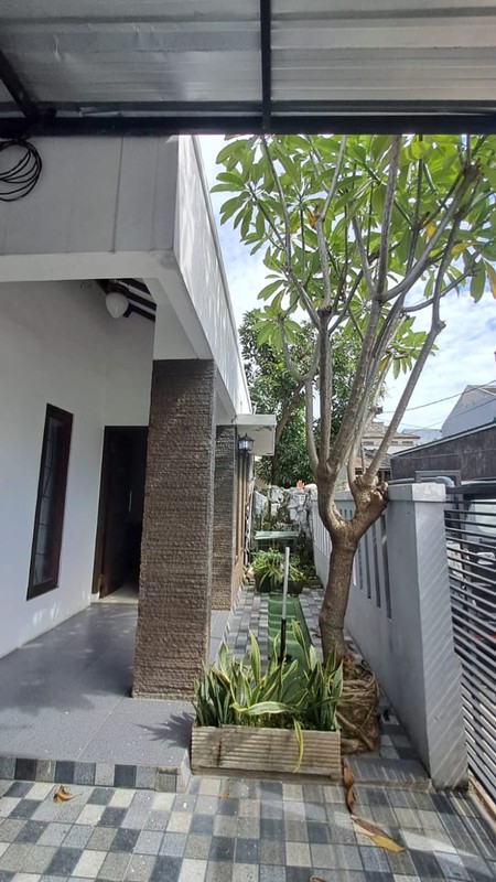 Rumah Cantik 1½ Lantai di Ciputat dengan KT 3 KM 2 Surat SHM