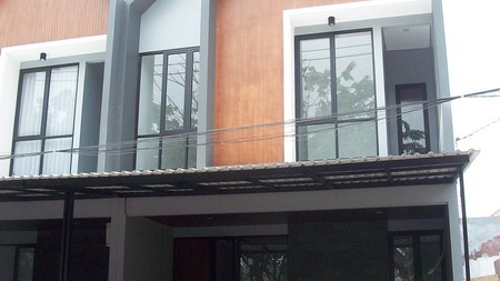 Rumah Baru Gress !!! di Manyar Tirtoyoso Utara Surabaya Timur, Minimalis, 2 Lantai... SUDAH READY BURUANN !!!