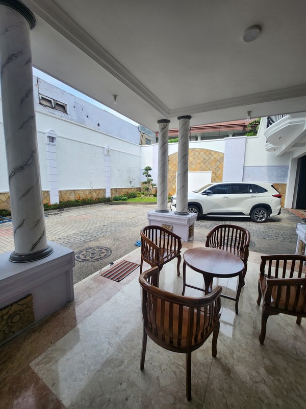 Dijual Rumah 863 m2 Rumah Raya Darmo - Tegalsari - Surabaya Pusat - Nol Jalan Raya - Parkiran Mobil Luas - Surat SHM - Cocok Buat Segala Usaha , Kantor, Bank, Resto, Cafe 