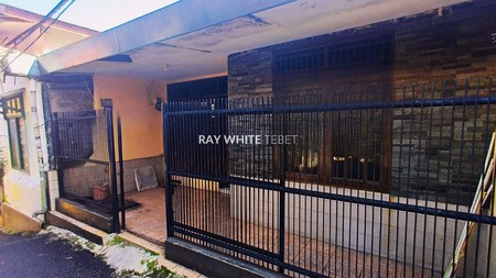 Rumah 2 Lantai Cocok untuk Kos-Kosan di Taman Margasatwa, Dijual Cepat!