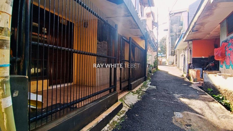 Rumah 2 Lantai Cocok untuk Kos-Kosan di Taman Margasatwa, Dijual Cepat!