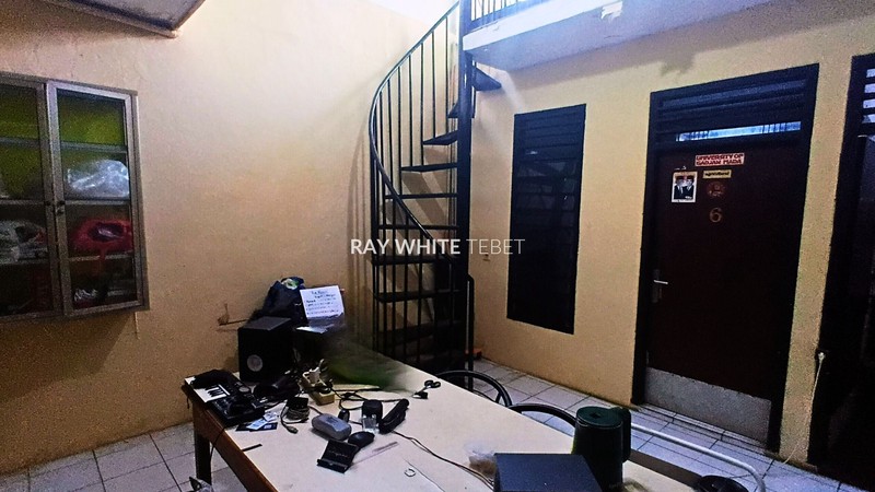 Rumah 2 Lantai Cocok untuk Kos-Kosan di Taman Margasatwa, Dijual Cepat!